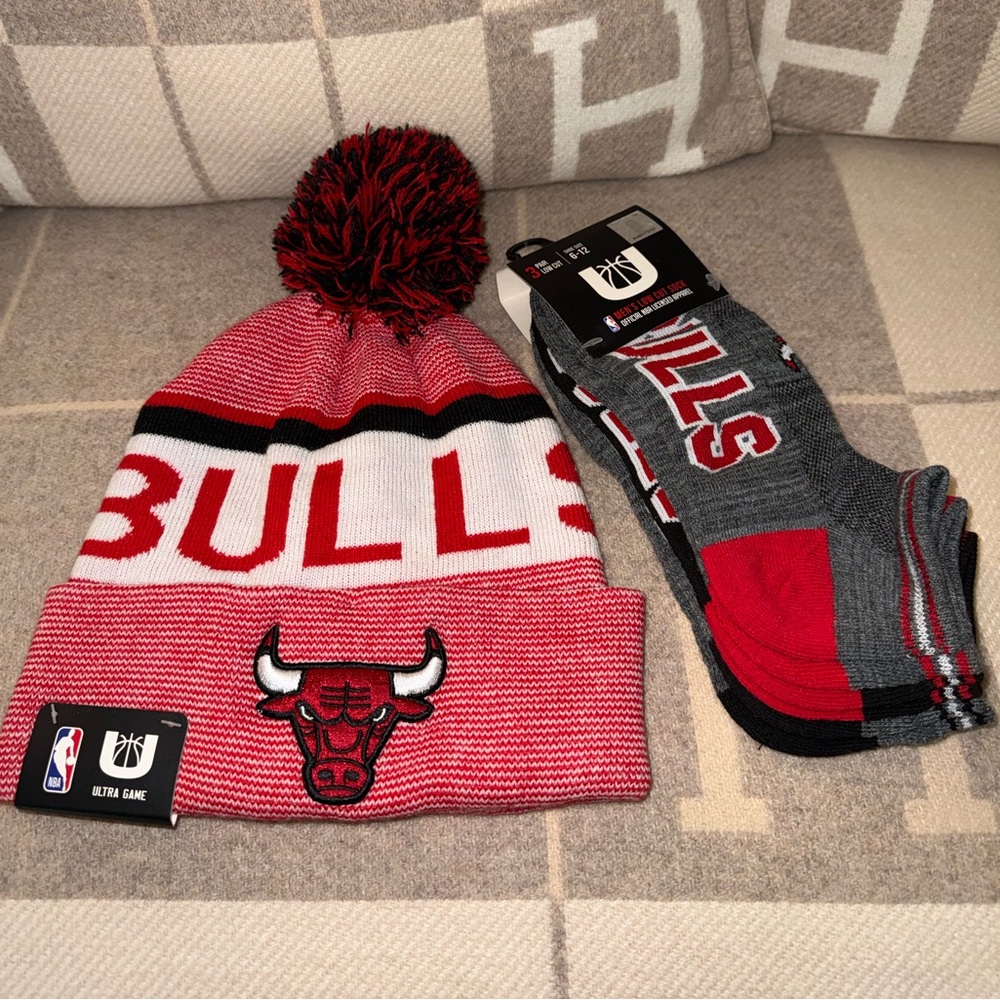 NBA SET: Bulls Beanie & Men’s Low Cut Socks (3 Pairs for shoe size 6-12)